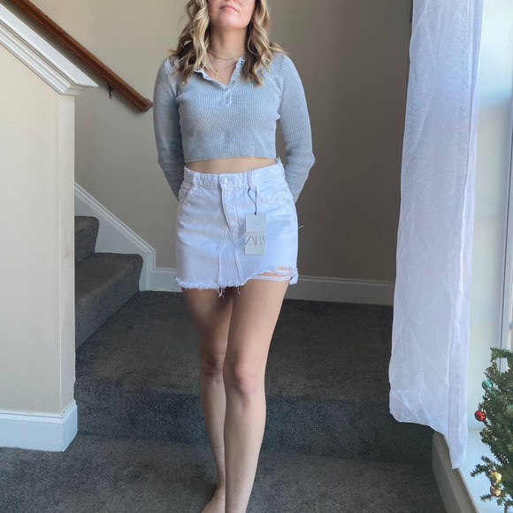 Zara white mid rise distressed mini skirt, size Medium (NWT) - Picture 8 of 11